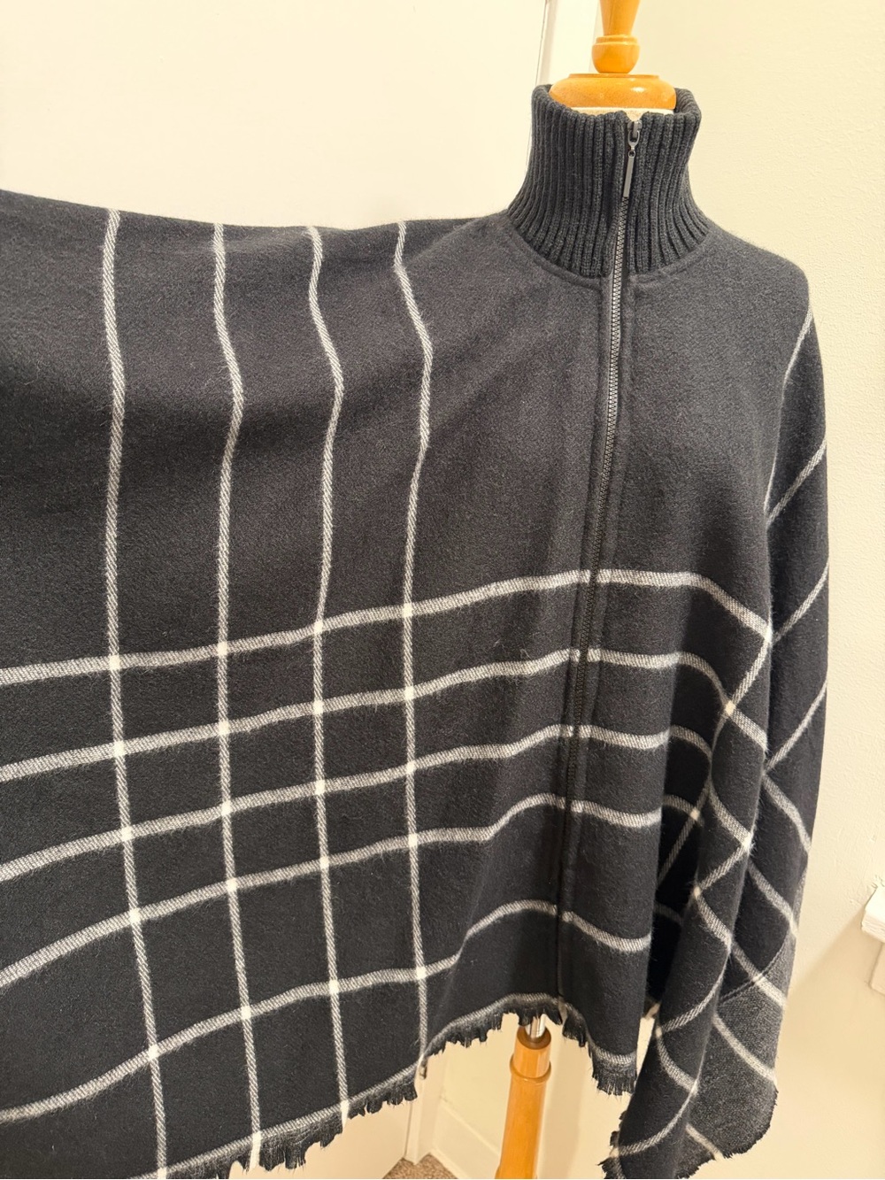 LOBDON FOG Women’s Black Zip-Front Windowpane Cape - EUC